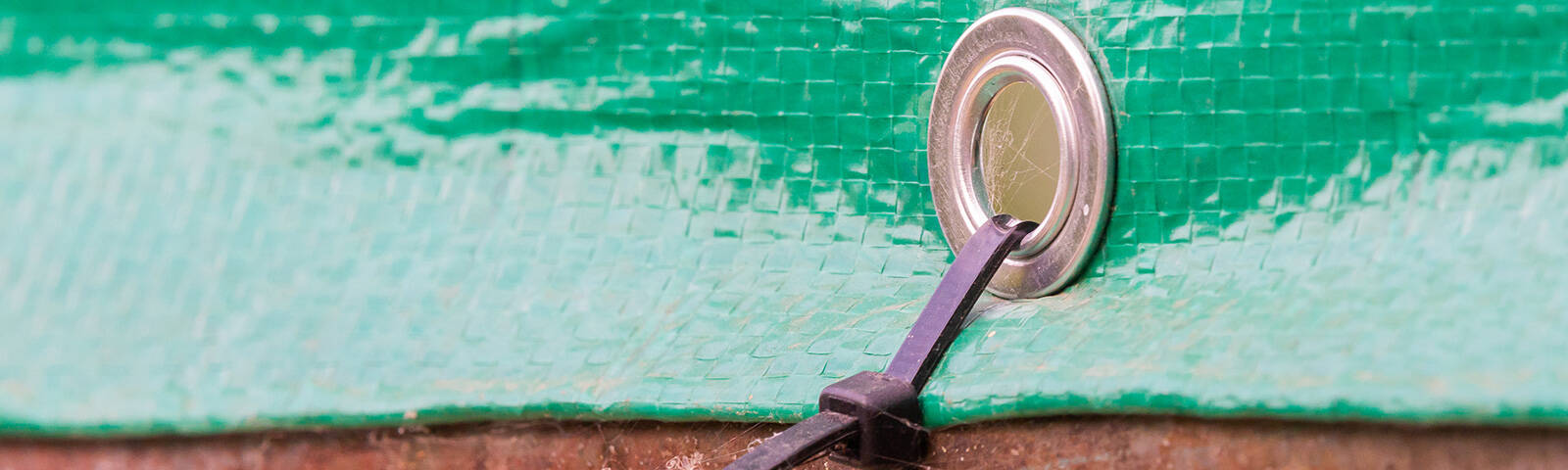 How to secure banners at an event